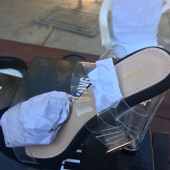 PRETTY LITTLE THING SHOES A FEW DIFFERENT SIZES - Picture 6 of 8